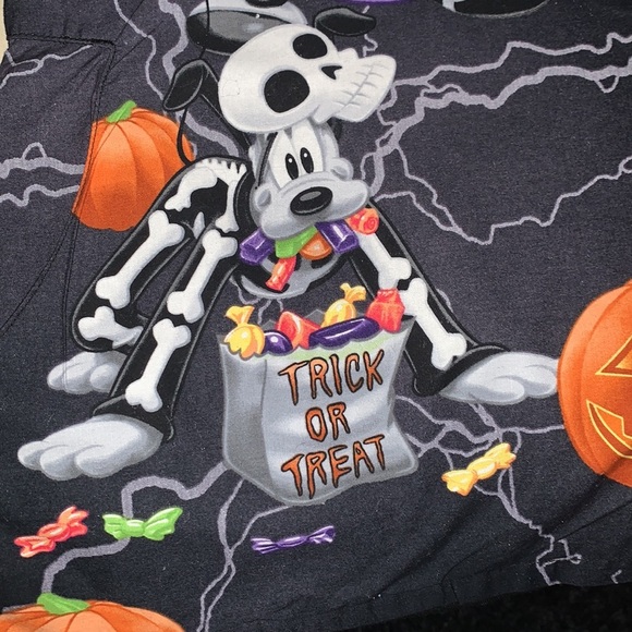 Gently Loved Disney Scrub Top Mickey Halloween Theme - Picture 6 of 7